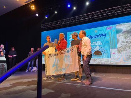Fundación No me Olvides reconoció a Cheverry por su homenaje a los excombatientes de la Guerra de Malvinas