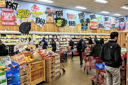Fundada hace 57 años en Californa, Trader Joe's es conocida y respetada por sus políticas que favorecen al consumidor