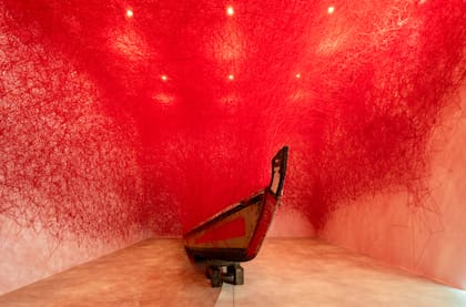 Fundada por Laura Bardier, ESTE ARTE se consolidó como una plataforma clave para las artes visuales en el Cono Sur, fomentando el diálogo, el pensamiento crítico y las buenas prácticas en el sector