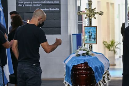Funeral de Alejandro Sabela en el predio de AFA en Ezeiza. Javier Mascherano