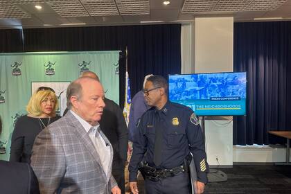 Funeral por dos niños de Detroit que murieron de frío mientras la familia recibe promesa de hogar