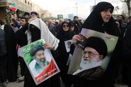 Funerales de funcionarios del régimen en Teherán