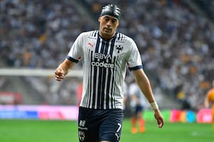 Funes Mori, con el gorro de natación después de un duro cabezazo