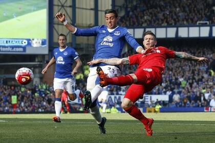 Funes Mori fue titular en el clásico de Everton ante Liverpool