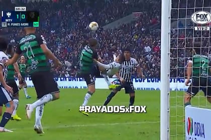 Funes Mori hizo un golazo de chilena