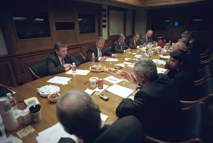 Bush en lo que era en 2001 el búnker debajo de la Casa Blanca