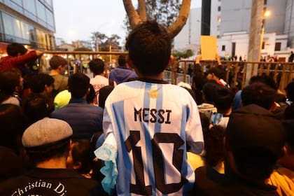 Furor por la llegada de la selección argentina a Perú