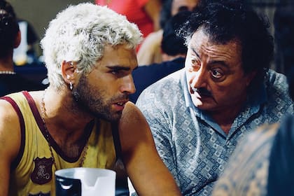Furtado como Diosito on Claudio Rissi, su hermano en El marginal
