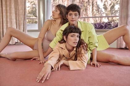 Furzai potencia una actitud auténtica, libre y personal. Por eso, se planta como una marca con voz, que entiende la moda como un medio de expresión.