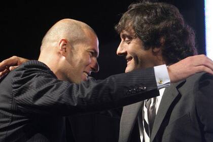 Fútbol champán: Francescoli y una relación fraternal con Zidane. "El alumno fue mucho mejor que el maestro", cuenta hoy el uruguayo