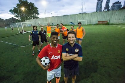 Fútbol, el deporte sin fronteras que se juega en todos los idiomas; degustación de bebidas e intercambios culturales
