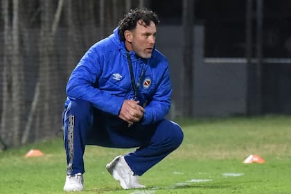 El 'método Milito': "La mejor manera de entrar en el corazón del jugador no es la ‘palmoterapia’, sino decirle la verdad"