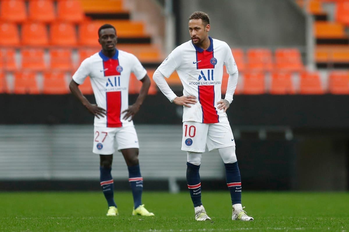 Fútbol Fútbol - Ligue 1 - Lorient v Paris St Germain - Stade du Moustoir, Lorient, Francia - 31 de enero de 2021 Neymar del Paris St Germain parece abatido