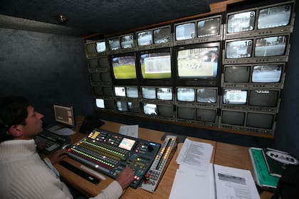 En el gobierno conceden que no avanzarán para tener partidos en la TV Pública hasta que no se defina el conflicto entre privados por el fútbol premium.