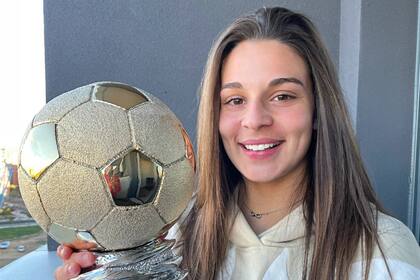 Futbolista brasileña Giovana Queiroz, denunció acoso en Barcelona.