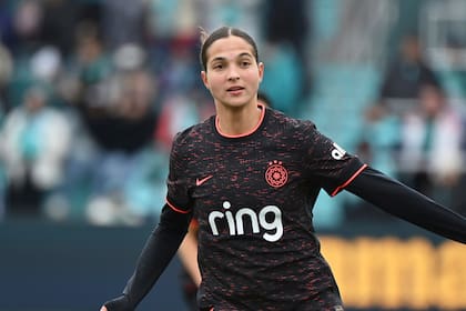 Futbolista estelar venezolana renuncia a la selección por temor a problemas para volver a EEUU