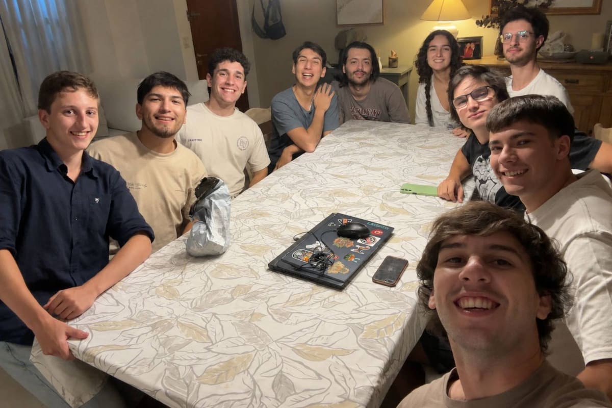 Futuros ingenieros argentinos van por otra consagración en EEUU con un simulador aeroespacial: de qué se trata.