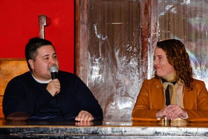 Gabriel Aranda y Patricia "Colo" Cubria, este miércoles, en la conferencia de prensa que brindaron en el Concejo Deliberante de La Matanza