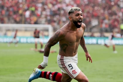 Gabriel Barbosa festeja el segundo gol del Flamengo