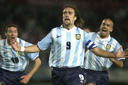 Gabriel Batistuta fue un goleador implacable, pero Lionel Messi se retiró de la selección doblegando sus goles