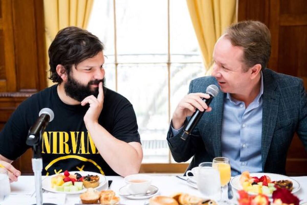 Gabriel Boric con el director editorial de Americas Quarterly, Brian Winter, en 2018. Cortesía de AS/COA