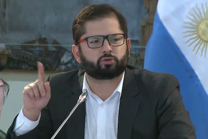 Gabriel Boric durante el Encuentro Público Privado, Argentina-Chile