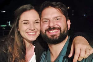 Gabriel Boric junto a Irina Karamanos