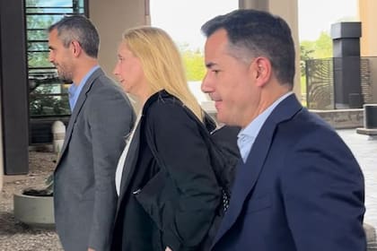 Gabriel Bornoroni junto a Karina Milei y Martín Menem en Córdoba, cuando consiguieron aval para avanzar en la constitución del partido a nivel local