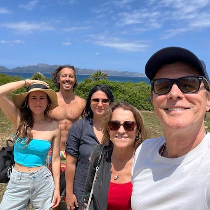 Gabriel Corrado con su familia