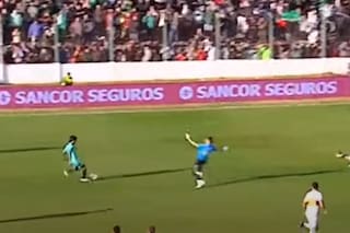 El golazo de Sarmiento a Boca: salida lejana de Javier García y el defensor que, en la línea, no lo pudo evitar