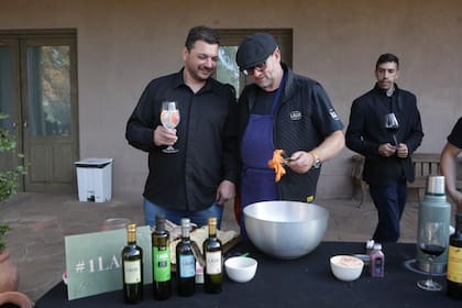 Gabriel Guardia, gerente general de Olivícola Laur, y el chef Christophe Krywonis