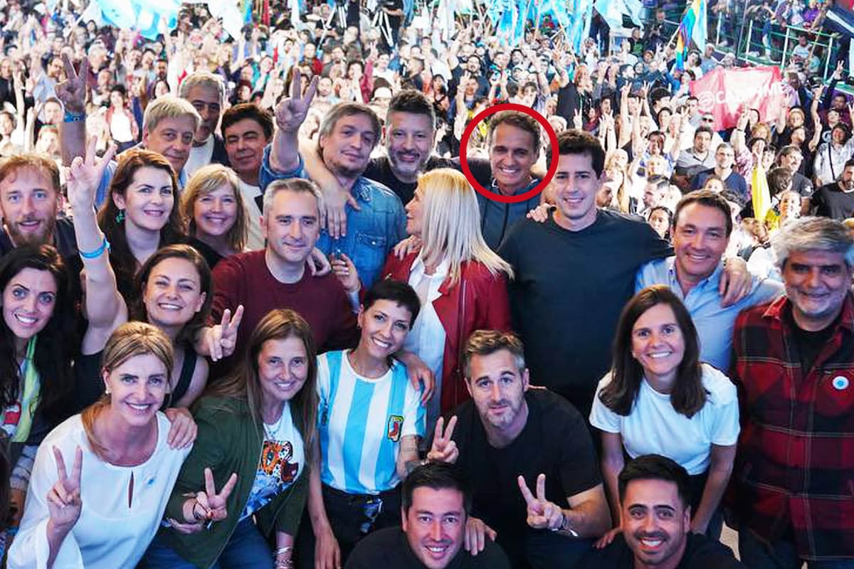 Gabriel Katopodis, con Máximo Kirchner y otros dirigentes, durante el Congreso del PJ en Mar del Plata