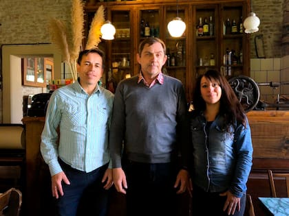 Gabriel Narvaes, Miguel Alberto Carello y Natalia Elizabeth Narvaes, los socios de Pueblo Escondido.