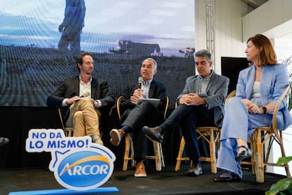 Gabriel Porciani, gerente general Consumo Masivo en Grupo Arcor; Guillermo Cruz, gerente negocio Alimentos; Arturo Ovalles, gerente de Producción Agrícola, y Bárbara Bradford, gerente Corporativo de Sustentabilidad