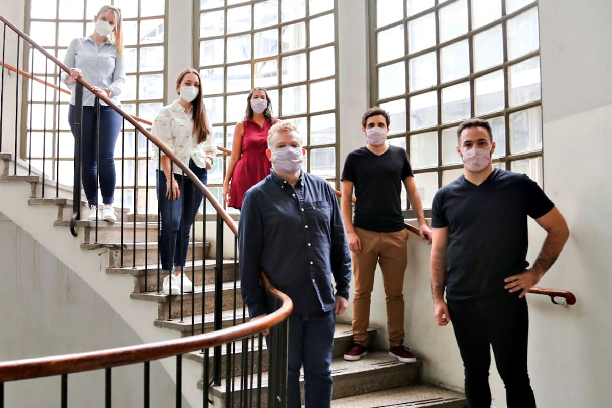 .Gabriel Rabinovich (primero a la izquierda) y su equipo del Instituto de Biología y Medicina Experimental