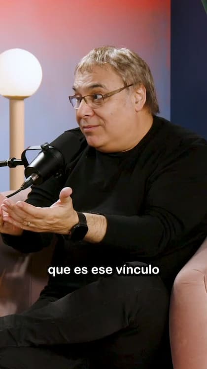 Gabriel Rolón explicó qué hace que una pareja sea saludable y cuestionó una idea instalada sobre el amor (Captura: Instagram @eiomoldavsky)