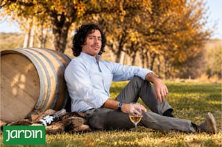 El enólogo que transformó el néctar de las flores en el primer elixir floral argentino