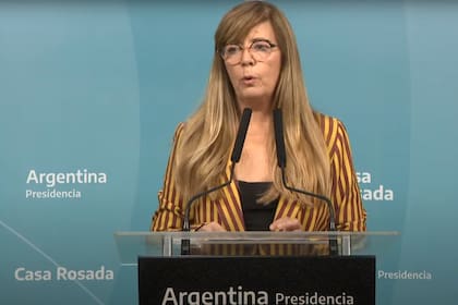 Gabriela Cerruti en conferencia de prensa.