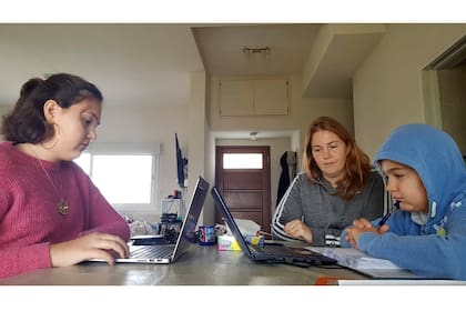 Gabriela Goldberg es contadora, tienen dos hijos y cuenta con dos notebooks, internet de 100 megas e impresora