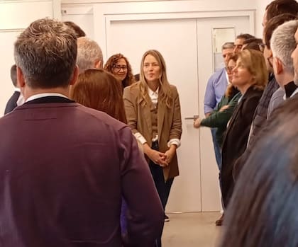 Gabriela Hostnik, en una de las actividades grupales que dicta
