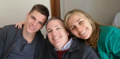 Gabriela junto a su esposo Julio y su hijo Nicolas