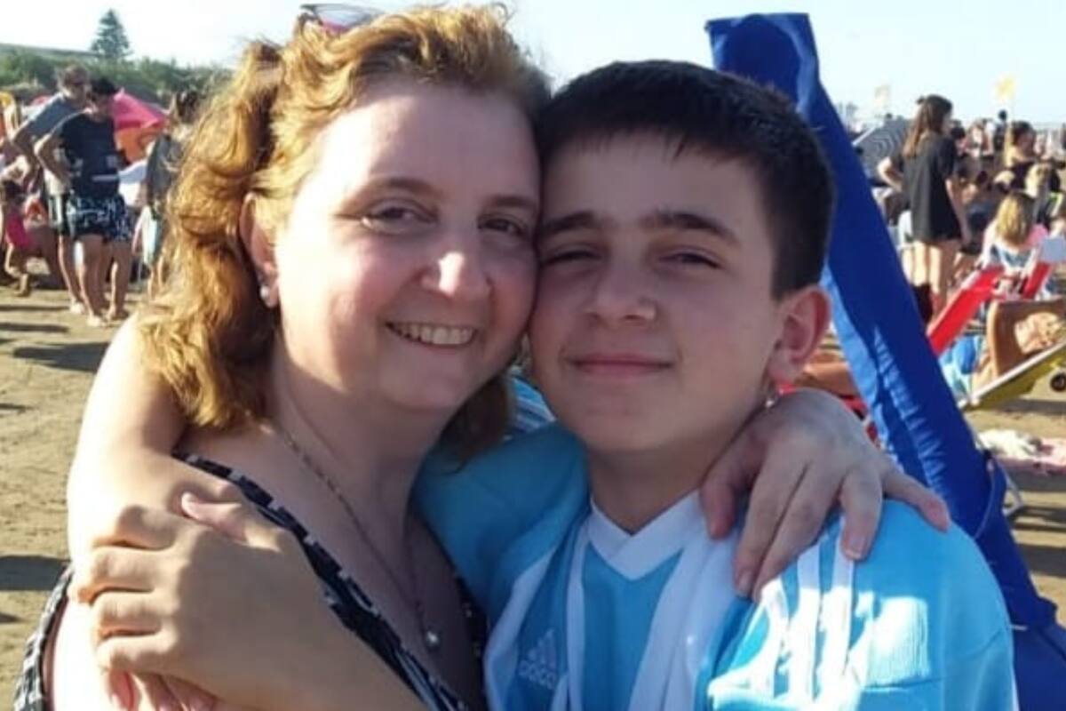 Gabriela junto a su hijo, el amor de su vida.