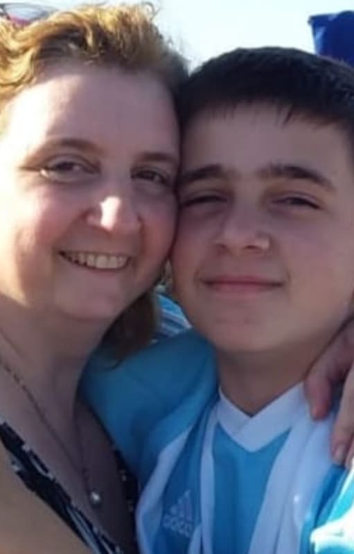 Gabriela junto a su hijo, el amor de su vida.