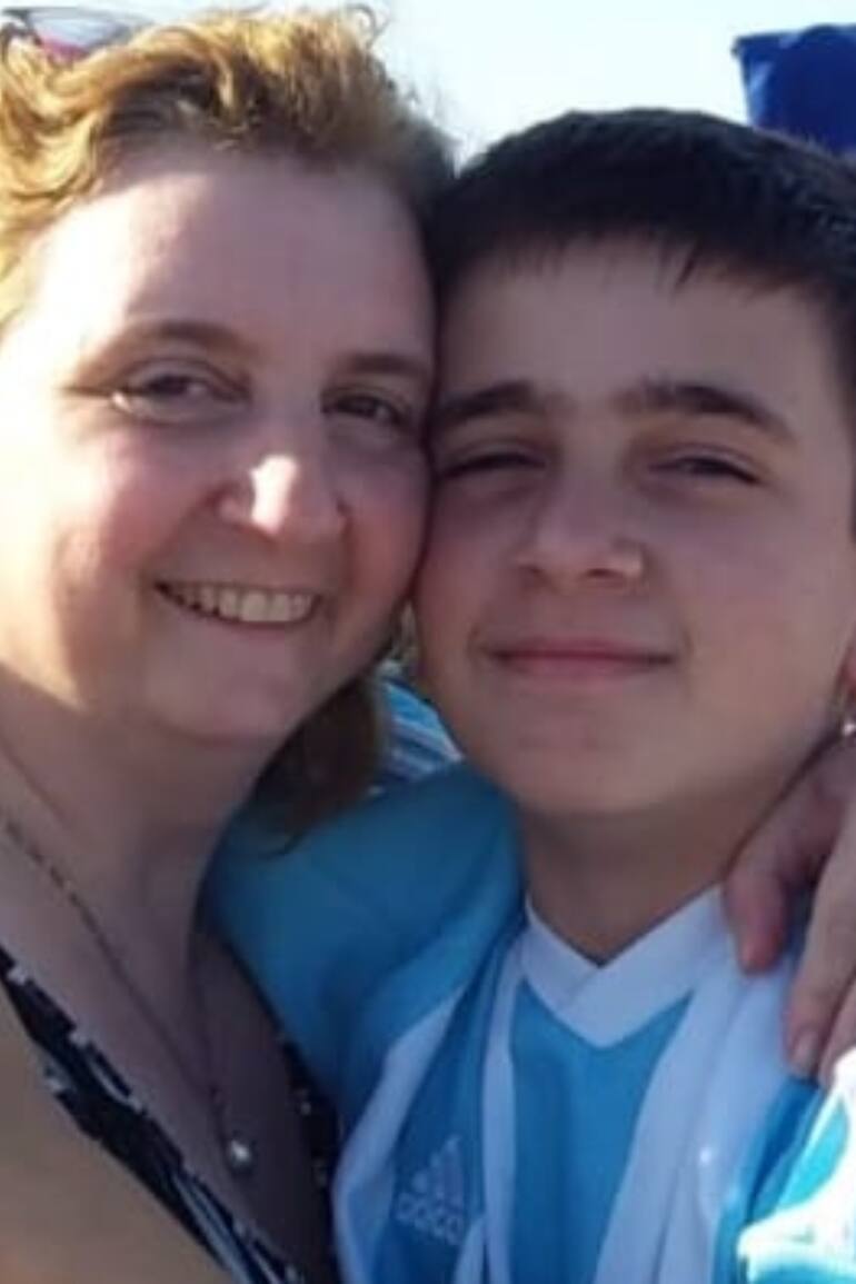 Gabriela junto a su hijo, el amor de su vida.
