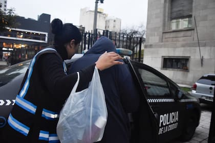 Gabriela Mantecón Fumadó es trasladada a declarar a los tribunales federales de La Plata