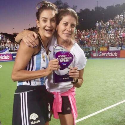 Gabriela Pando, con Luciana Aymar, cuando "La Colo" era la Jefa de Equipo de Las Leonas
