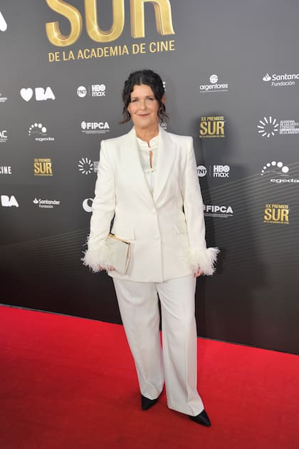 Gabriela Ricardes, ministra de Cultura porteña, dijo presente con un look total white