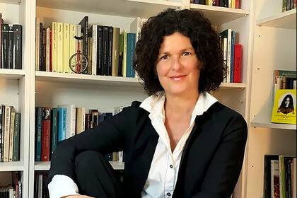 Gabriela Ricardes, quien fuera directora de Polo Circo, el Cultural San Martín como de Tecnópolis y el Centro Cultural Kirchner, asume como la directora general del CTBA