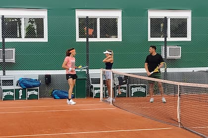 Gabriela Sabatini y Gisela Dulko, durante la preparación para Roland Garros