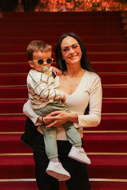 Gabriela Sobrado asistió junto a su hijo Theo